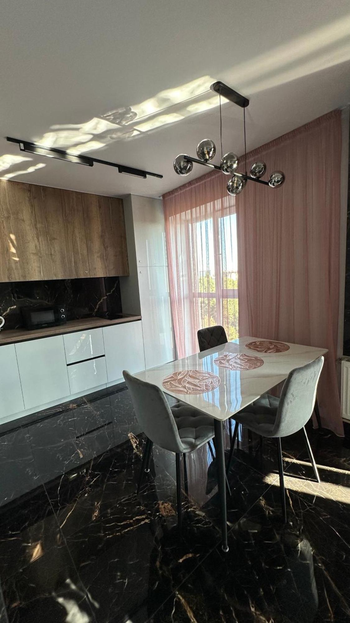 Exclusive Apartment & Жк Театральний Центр& Автовокзал Жк Great House Обласна Лікарня 리우네 외부 사진